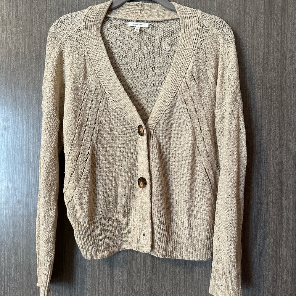 Maurices and boutique size small or fit like a small.